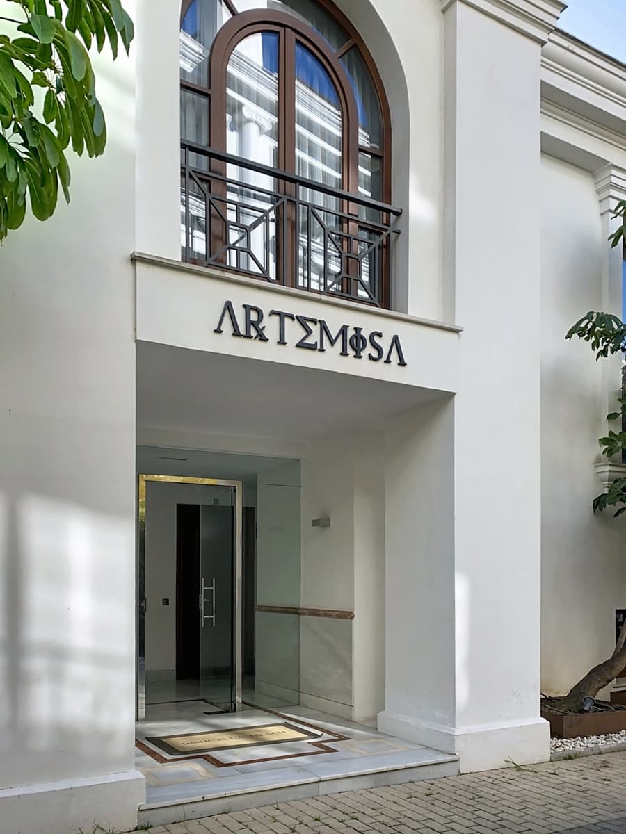 2 sypialnia Apartament na sprzedaż w Estepona z basenem garażem - 1 300 000 € (Ref: 9527421)