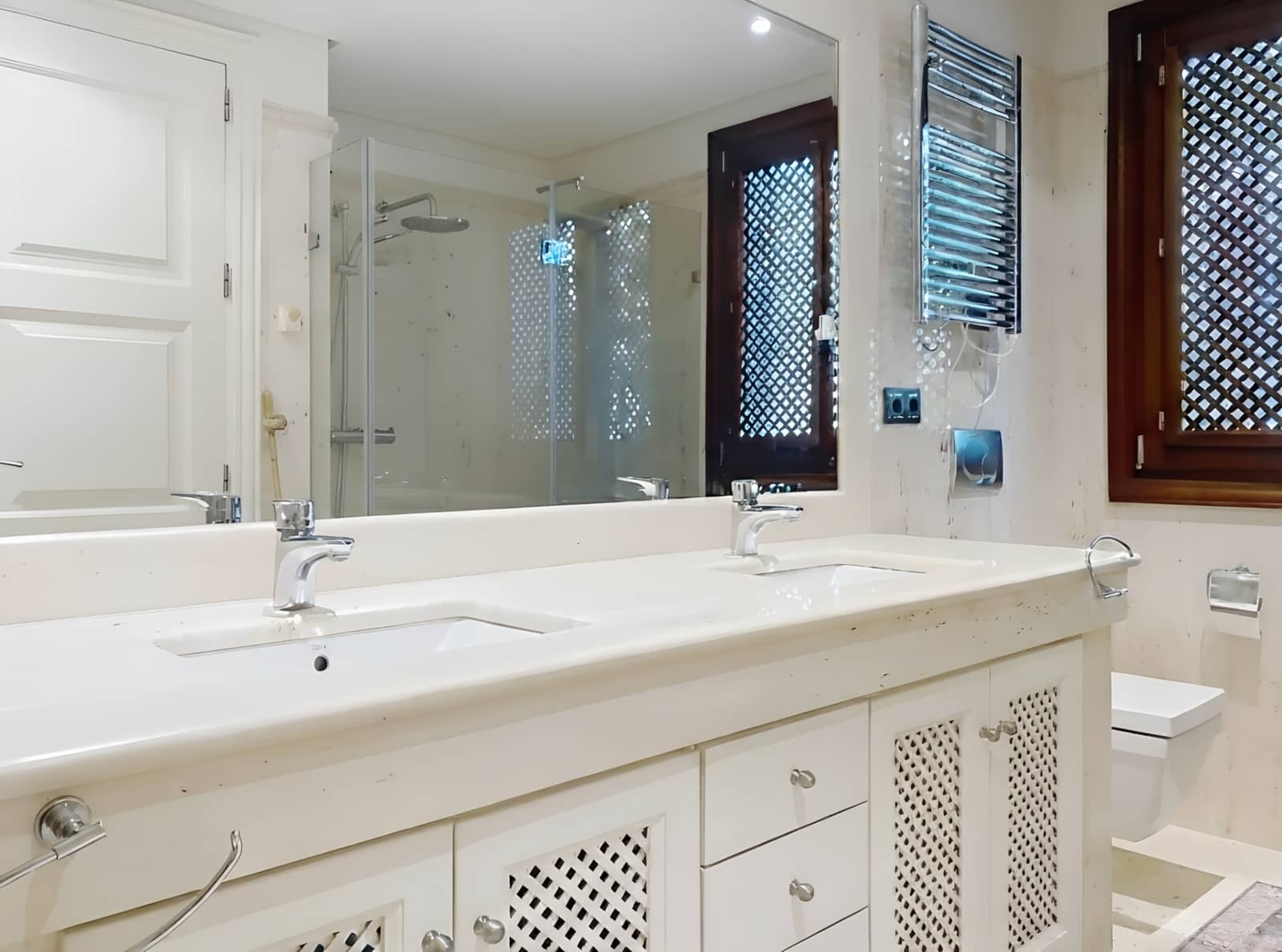 2 sypialnia Apartament na sprzedaż w Estepona z basenem garażem - 1 300 000 € (Ref: 9527421)