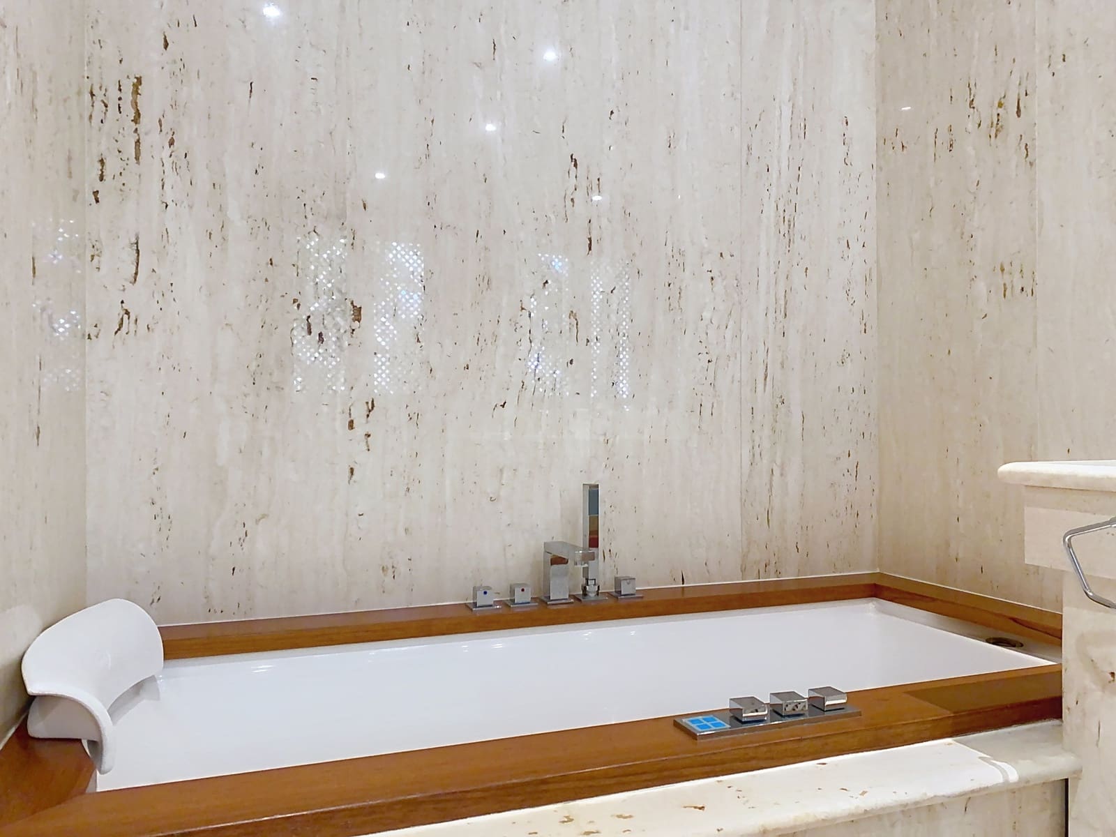 2 sypialnia Apartament na sprzedaż w Estepona z basenem garażem - 1 300 000 € (Ref: 9527421)