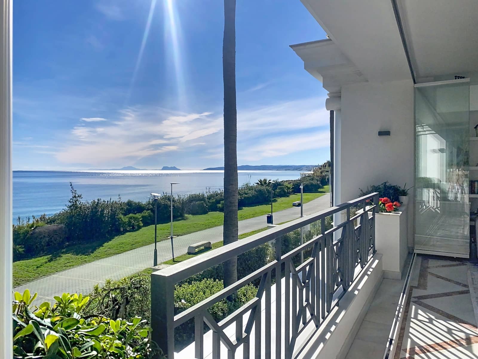 2 sypialnia Apartament na sprzedaż w Estepona z basenem garażem - 1 300 000 € (Ref: 9527421)