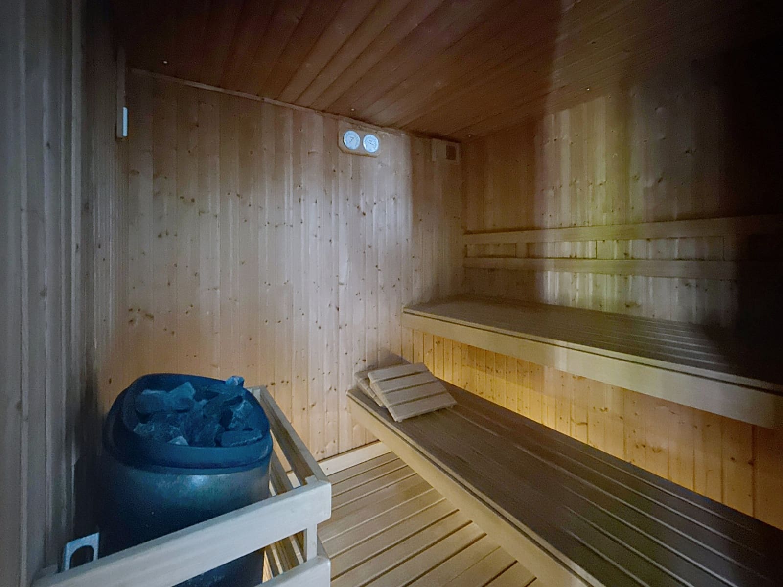 2 bedroom Apartment for sale in Estepona with pool garage - € 1,150,000 (Ref: 9527421)