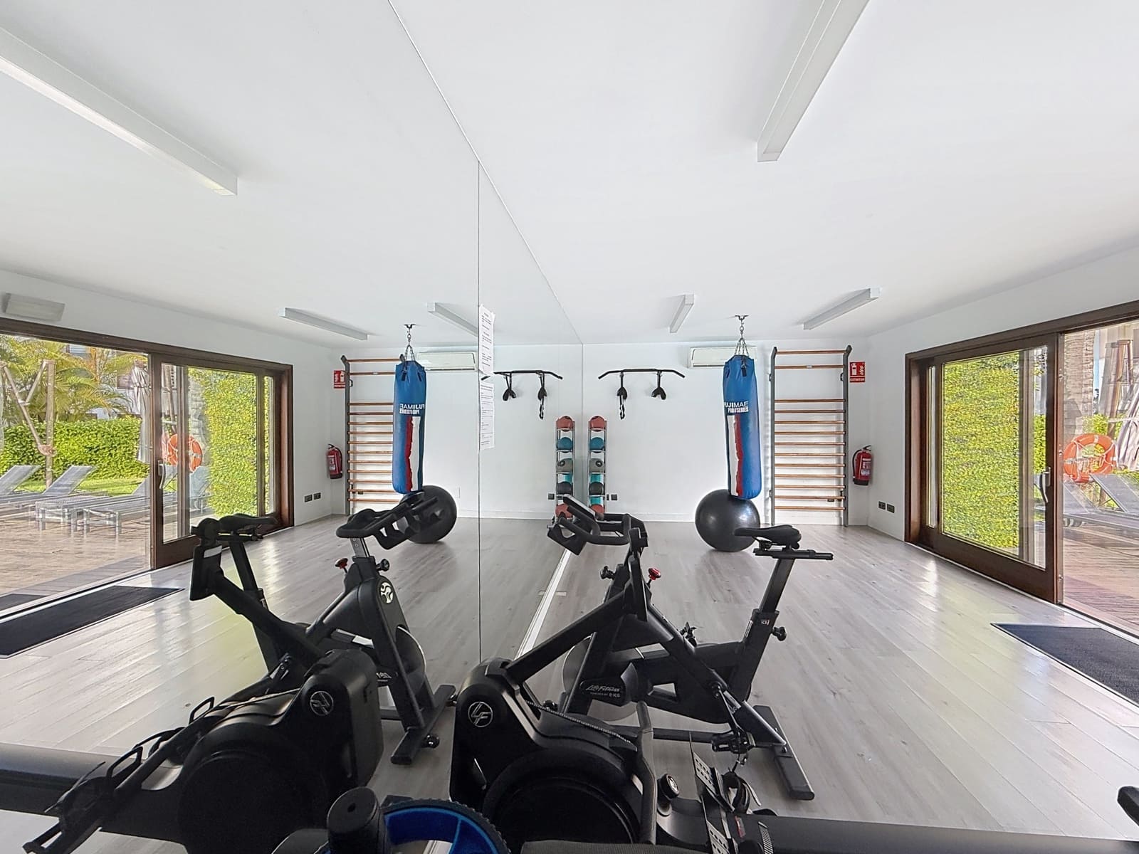 2 bedroom Apartment for sale in Estepona with pool garage - € 1,150,000 (Ref: 9527421)