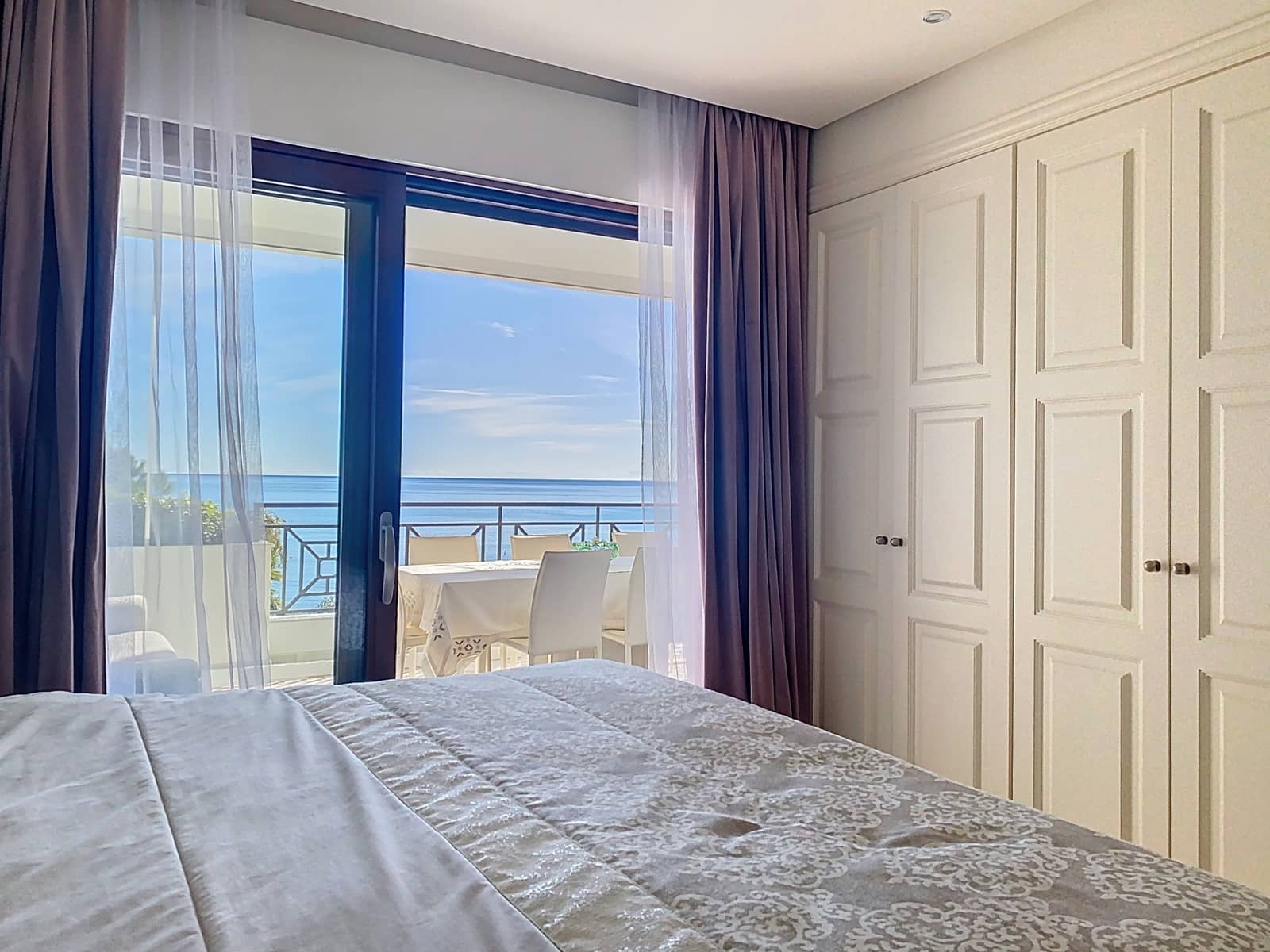 2 soverom Leilighet til salgs i Estepona med svømmebasseng garasje - € 1 150 000 (Ref: 9527421)