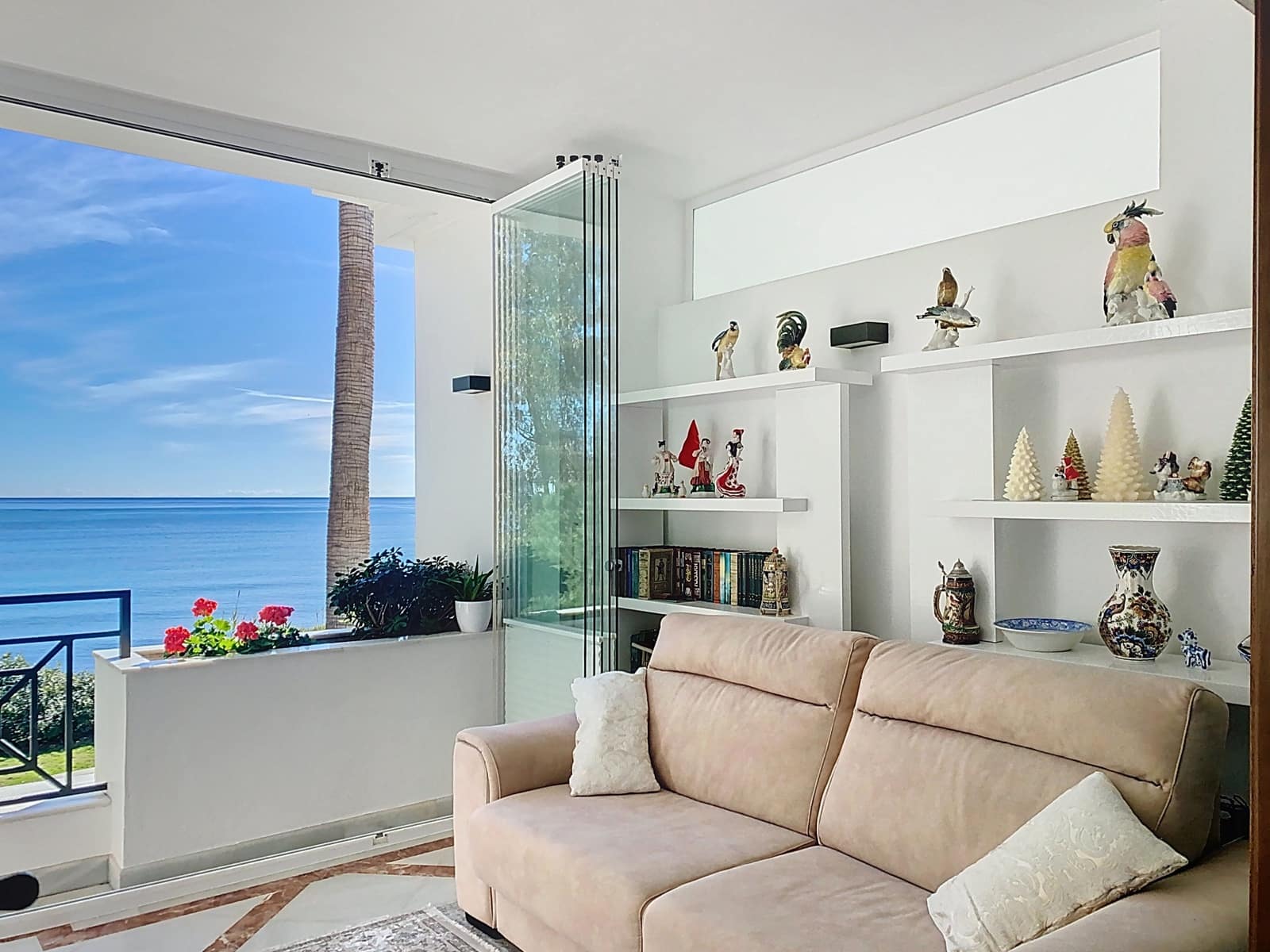 2 soverom Leilighet til salgs i Estepona med svømmebasseng garasje - € 1 150 000 (Ref: 9527421)