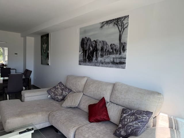 Apartamento de 2 habitaciones en Atalaya-Isdabe, Estepona en venta con piscina garaje - 585.000 € (Ref: 9530930)