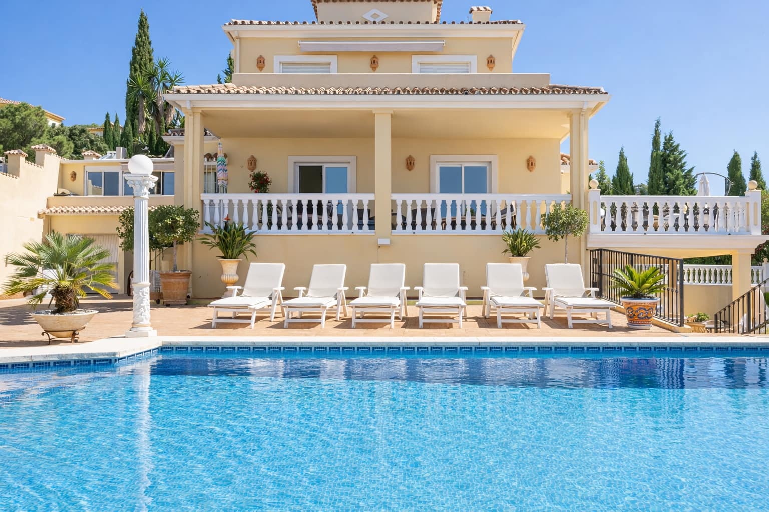 6 sypialnia Finka/Dom wiejski na sprzedaż w Estepona z basenem garażem - 1 200 000 € (Ref: 9530931)