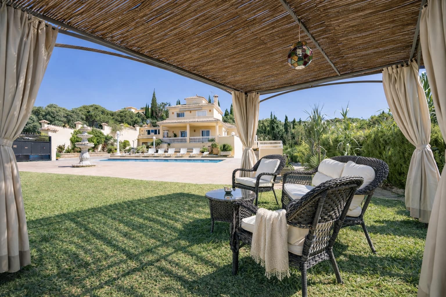 6 sypialnia Finka/Dom wiejski na sprzedaż w Estepona z basenem garażem - 1 200 000 € (Ref: 9530931)