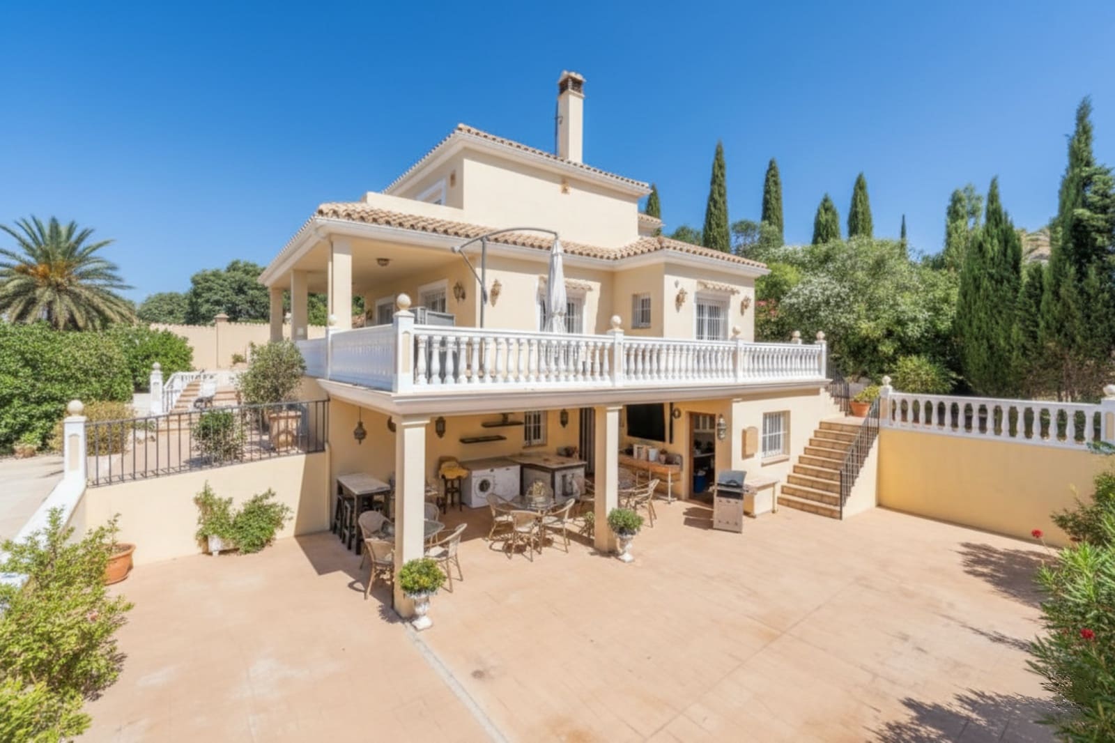 6 sypialnia Finka/Dom wiejski na sprzedaż w Estepona z basenem garażem - 1 200 000 € (Ref: 9530931)