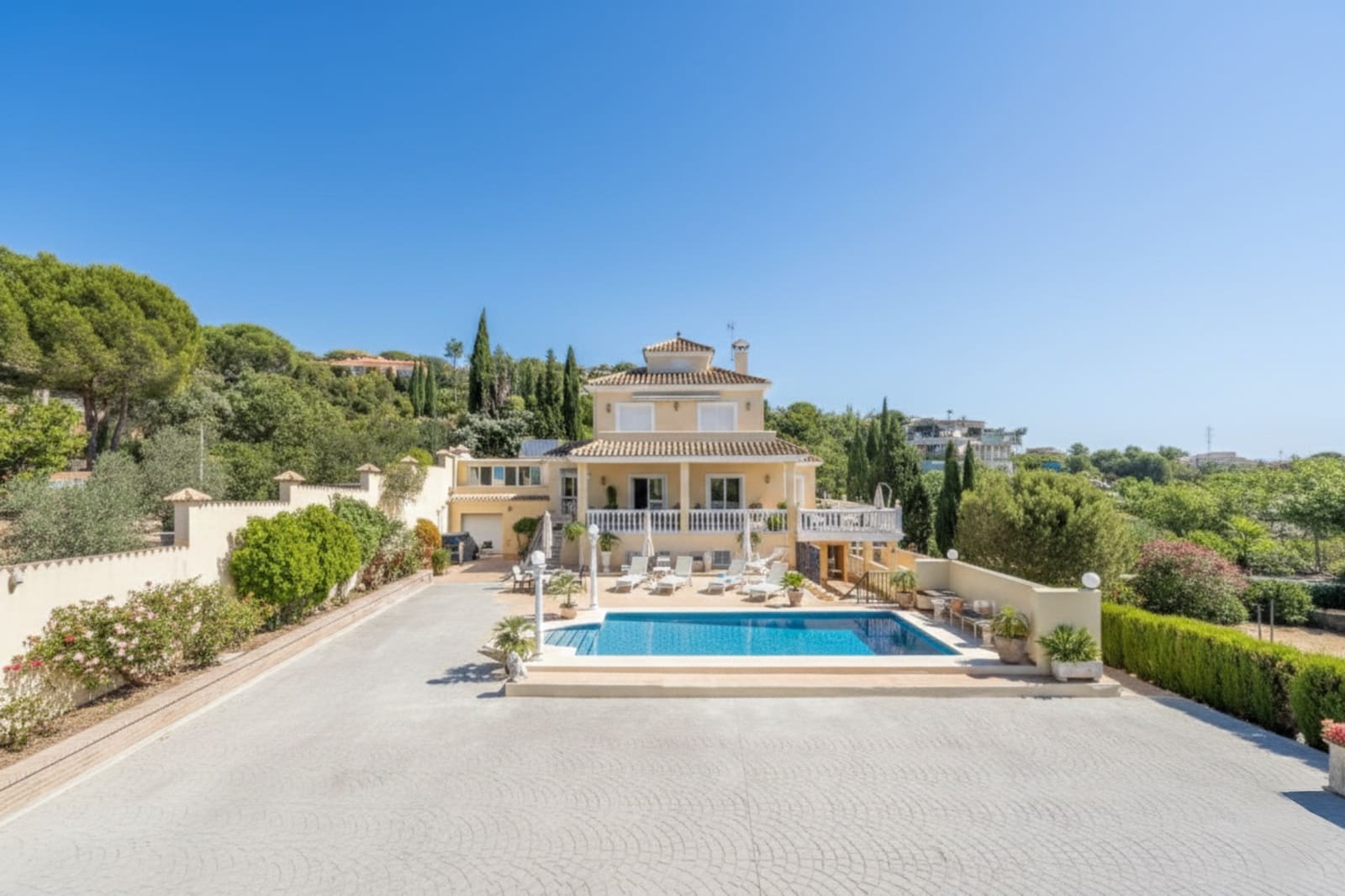 6 sypialnia Finka/Dom wiejski na sprzedaż w Estepona z basenem garażem - 1 200 000 € (Ref: 9530931)