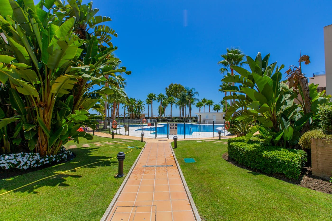 2 sovrum Takvåning till salu i Estepona med pool garage - 630 000 € (Ref: 9535666)