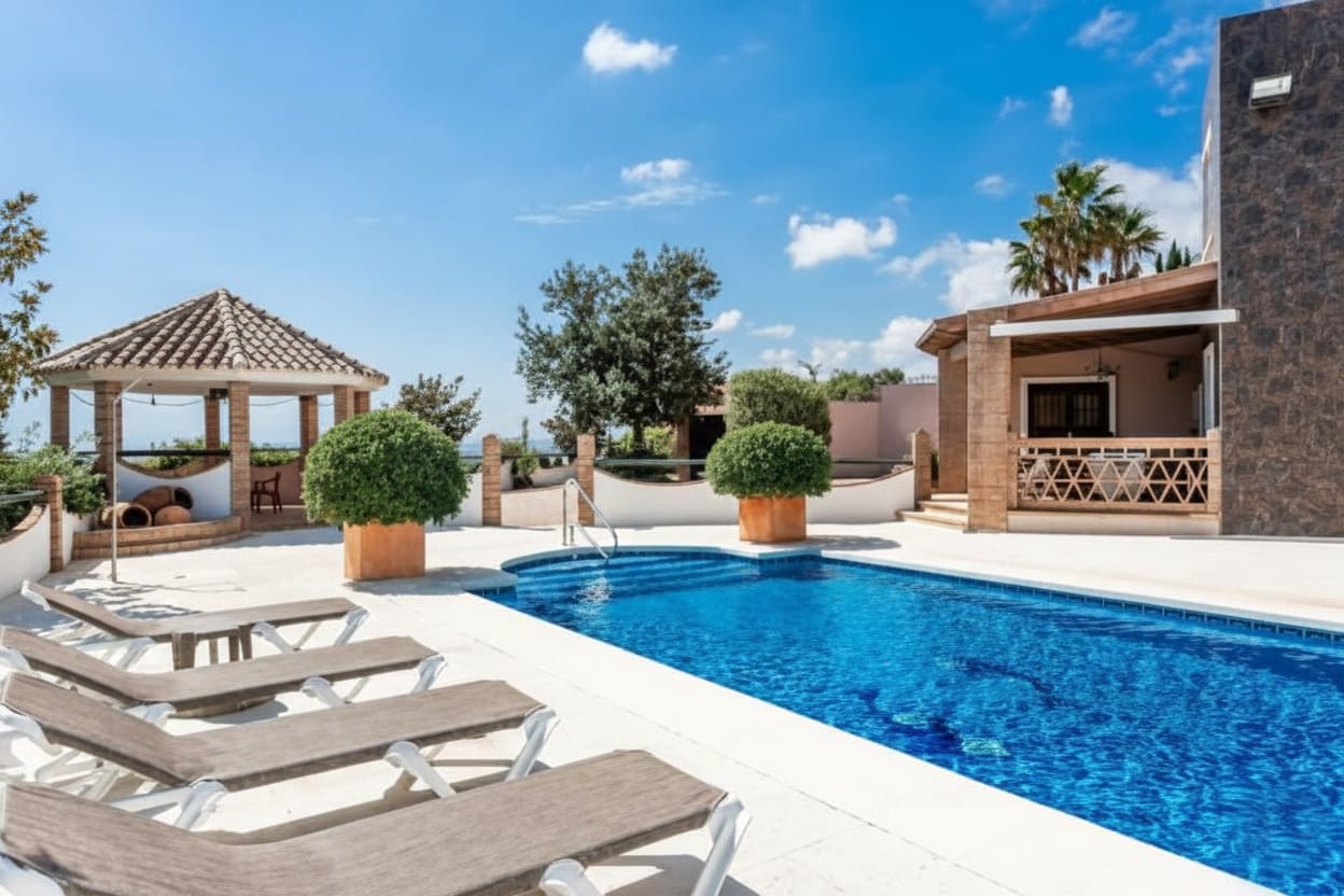 Finca/Casa Rural de 6 habitaciones en Estepona en venta con piscina garaje - 950.000 € (Ref: 9547805)