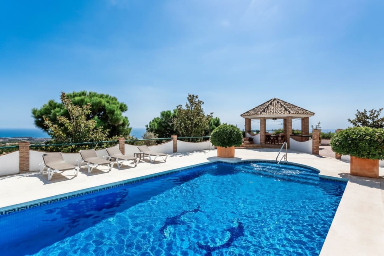 Finca/Casa Rural de 6 habitaciones en Estepona en venta con piscina garaje - 950.000 € (Ref: 9547805)