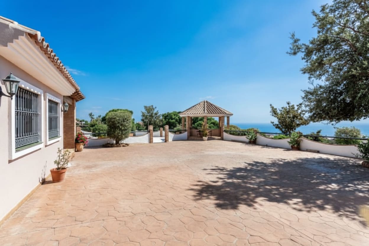 Finca/Casa Rural de 6 habitaciones en Estepona en venta con piscina garaje - 950.000 € (Ref: 9547805)