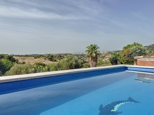 2 quarto Quinta/Casa Rural para venda em Estepona com piscina garagem - 749 000 € (Ref: 9561563)