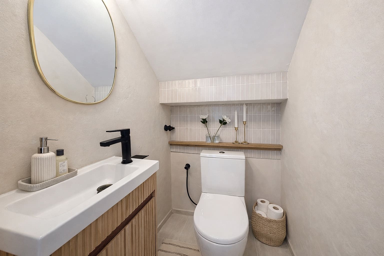 3 makuuhuone Omakotitalo myytävänä paikassa Estepona mukana 
autotalli - 469 000 € (Ref: 9564936)