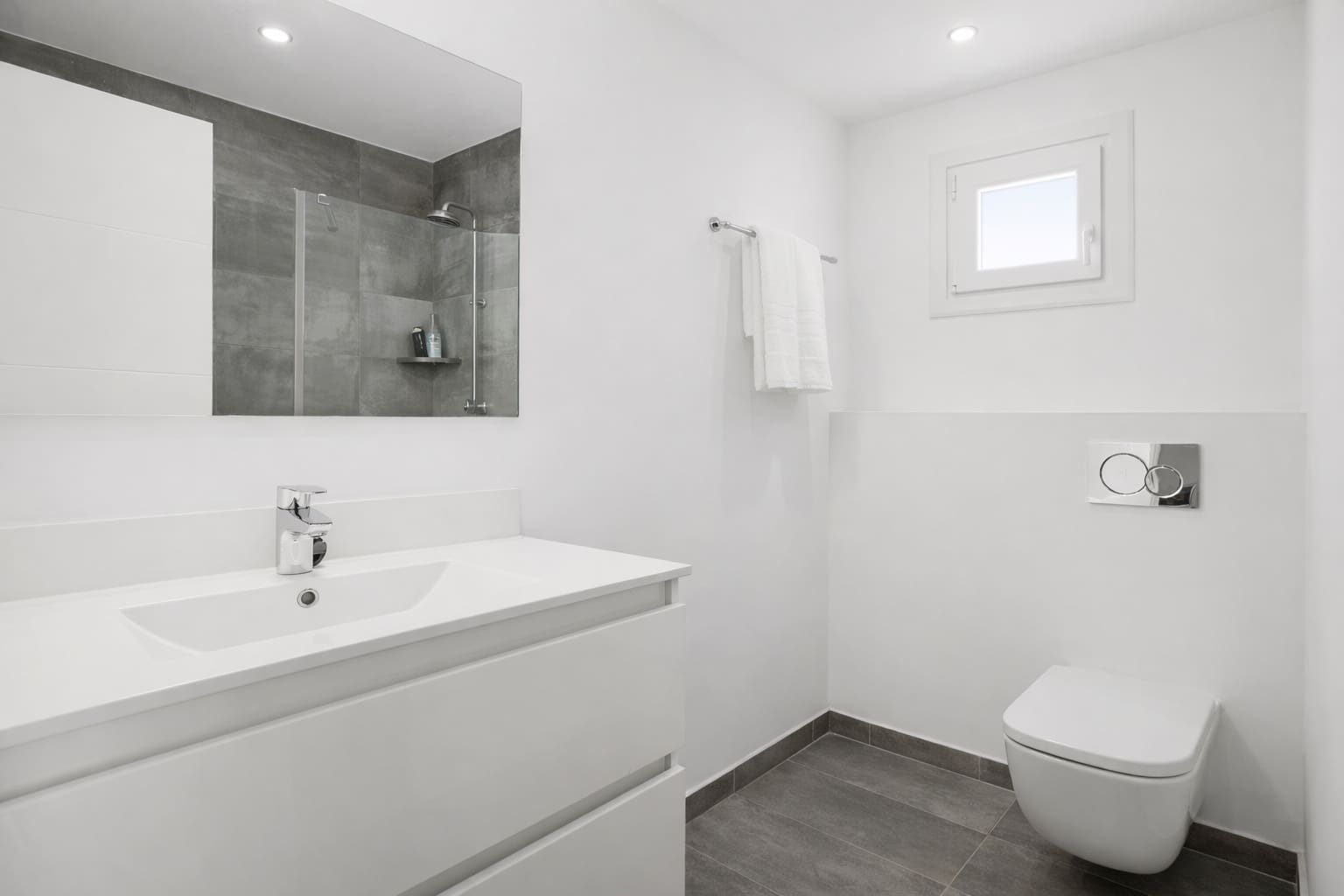 3 makuuhuone Omakotitalo myytävänä paikassa Estepona mukana 
autotalli - 599 000 € (Ref: 9604835)