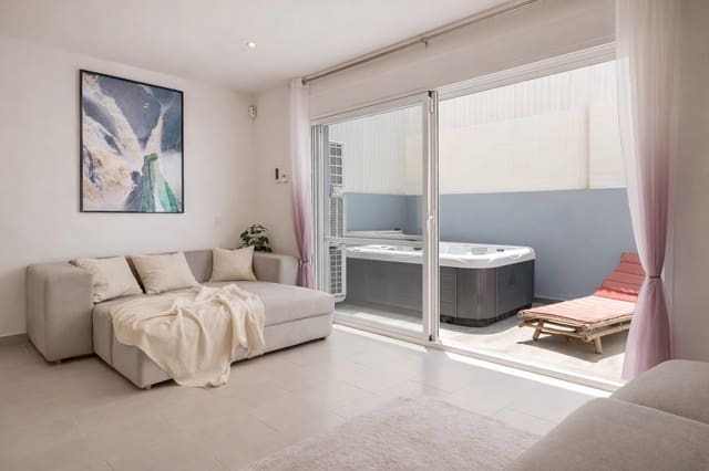 3 slaapkamer Huis te koop in Centro, Estepona met garage - € 599.000 (Ref: 9604835)