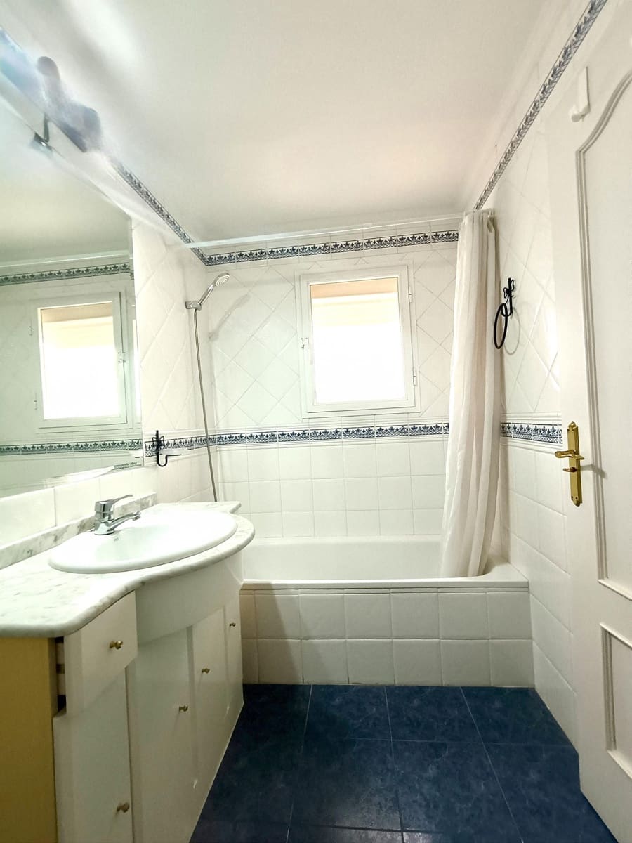 2 soveværelse Lejlighed til salg i Estepona - € 309.990 (Ref: 9611293)