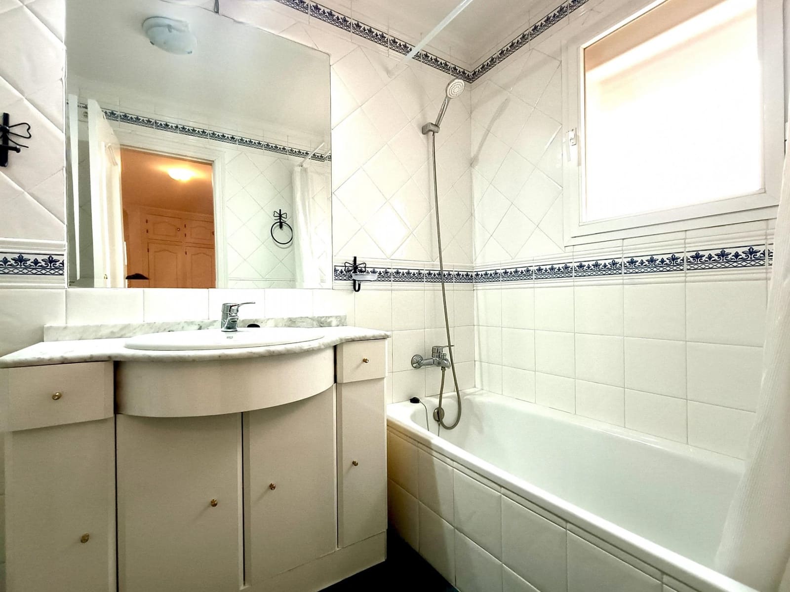 2 soveværelse Lejlighed til salg i Estepona - € 309.990 (Ref: 9611293)