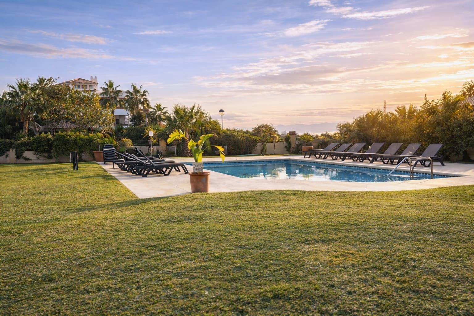 2 soveværelse Lejlighed til salg i New Golden Mile med swimmingpool garage - € 820.000 (Ref: 9611295)