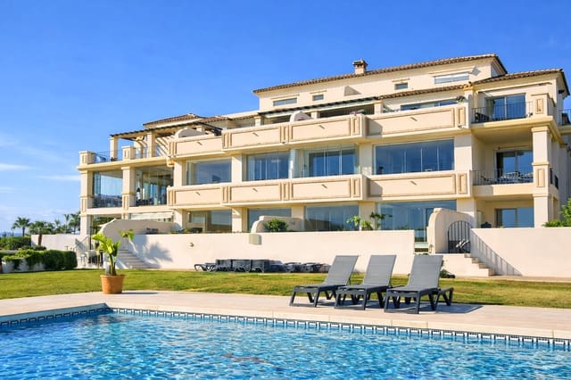 Apartamento de 2 habitaciones en Selwo, Estepona en venta con piscina garaje - 748.000 € (Ref: 9611295)
