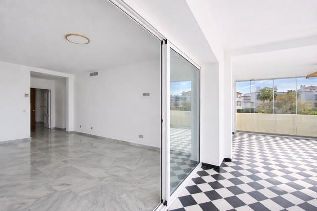 Apartamento de 2 habitaciones en Selwo, Estepona en venta con piscina garaje - 748.000 € (Ref: 9611295)