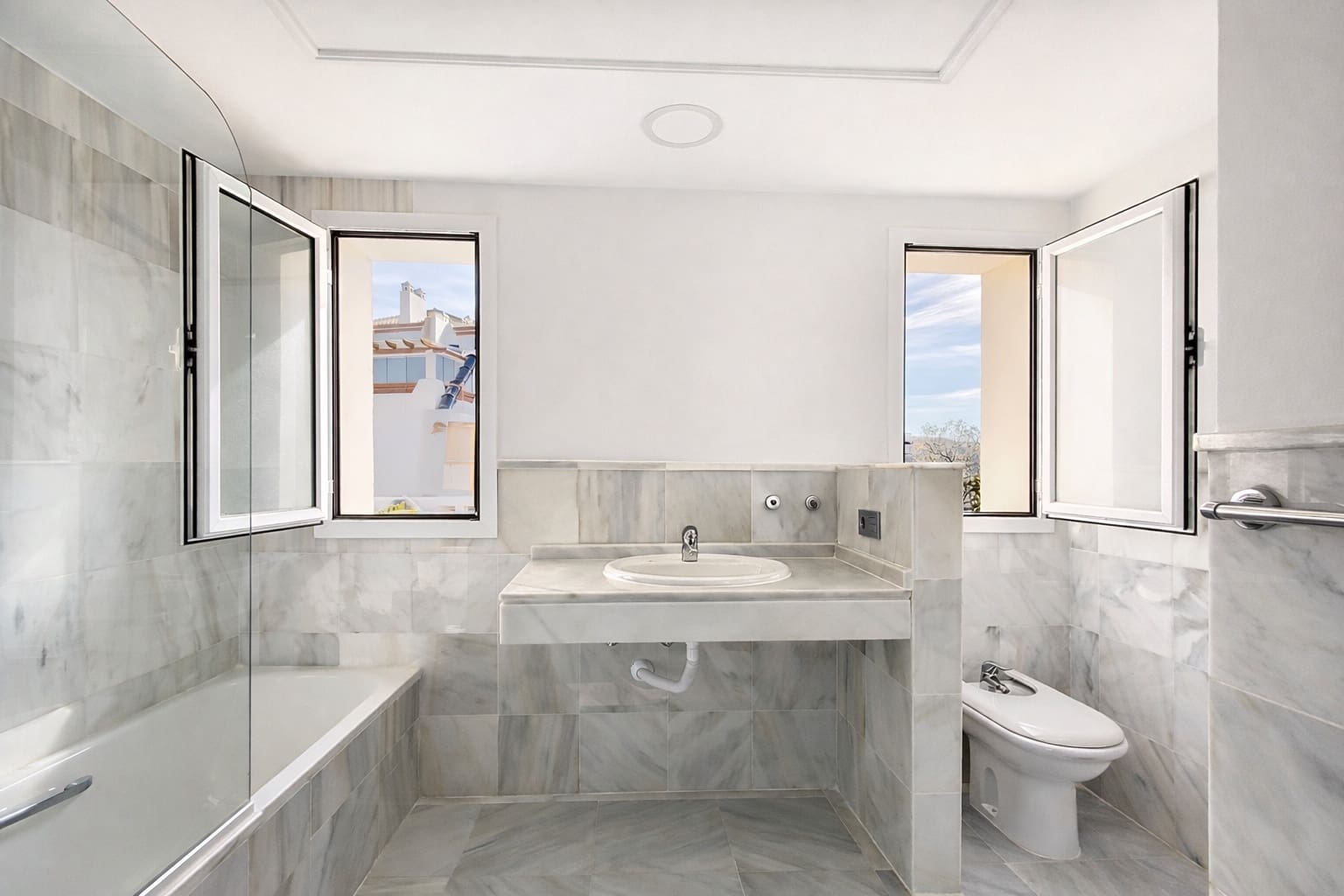 2 bedroom Apartment for sale in New Golden Mile with pool garage - € 694,000 (Ref: 9611295)
