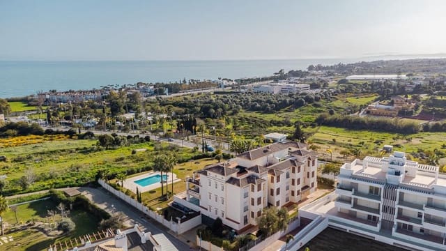 Apartamento de 2 habitaciones en Selwo, Estepona en venta con piscina garaje - 748.000 € (Ref: 9611295)