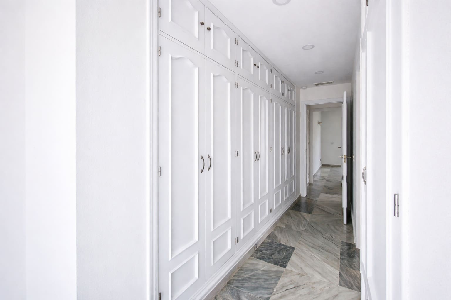 2 bedroom Apartment for sale in New Golden Mile with pool garage - € 694,000 (Ref: 9611295)