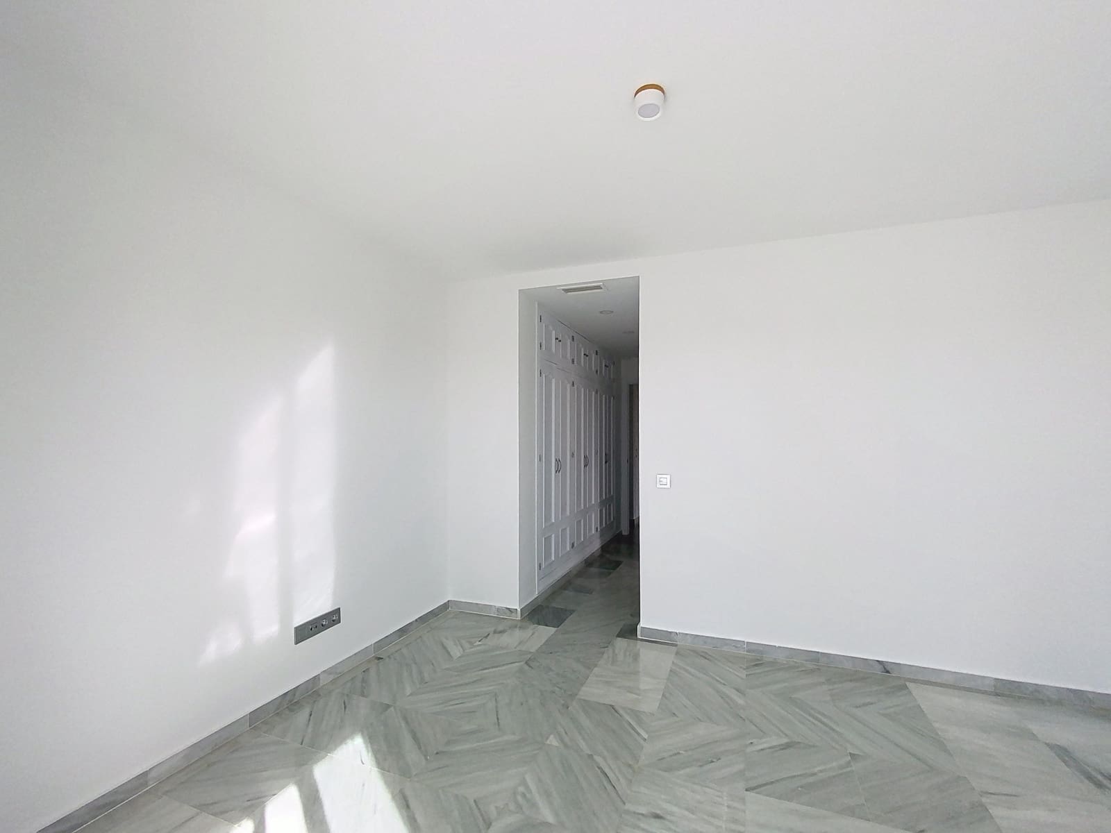 2 bedroom Apartment for sale in New Golden Mile with pool garage - € 694,000 (Ref: 9611295)