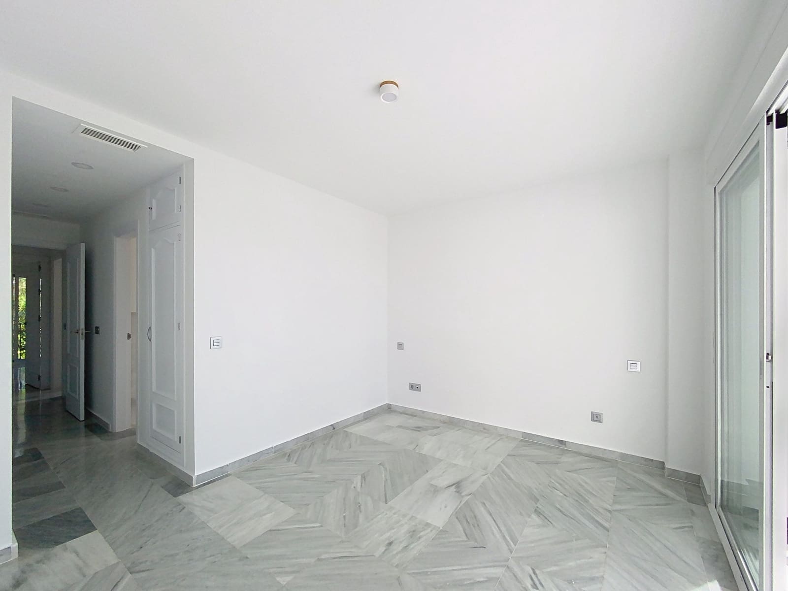 2 bedroom Apartment for sale in New Golden Mile with pool garage - € 694,000 (Ref: 9611295)