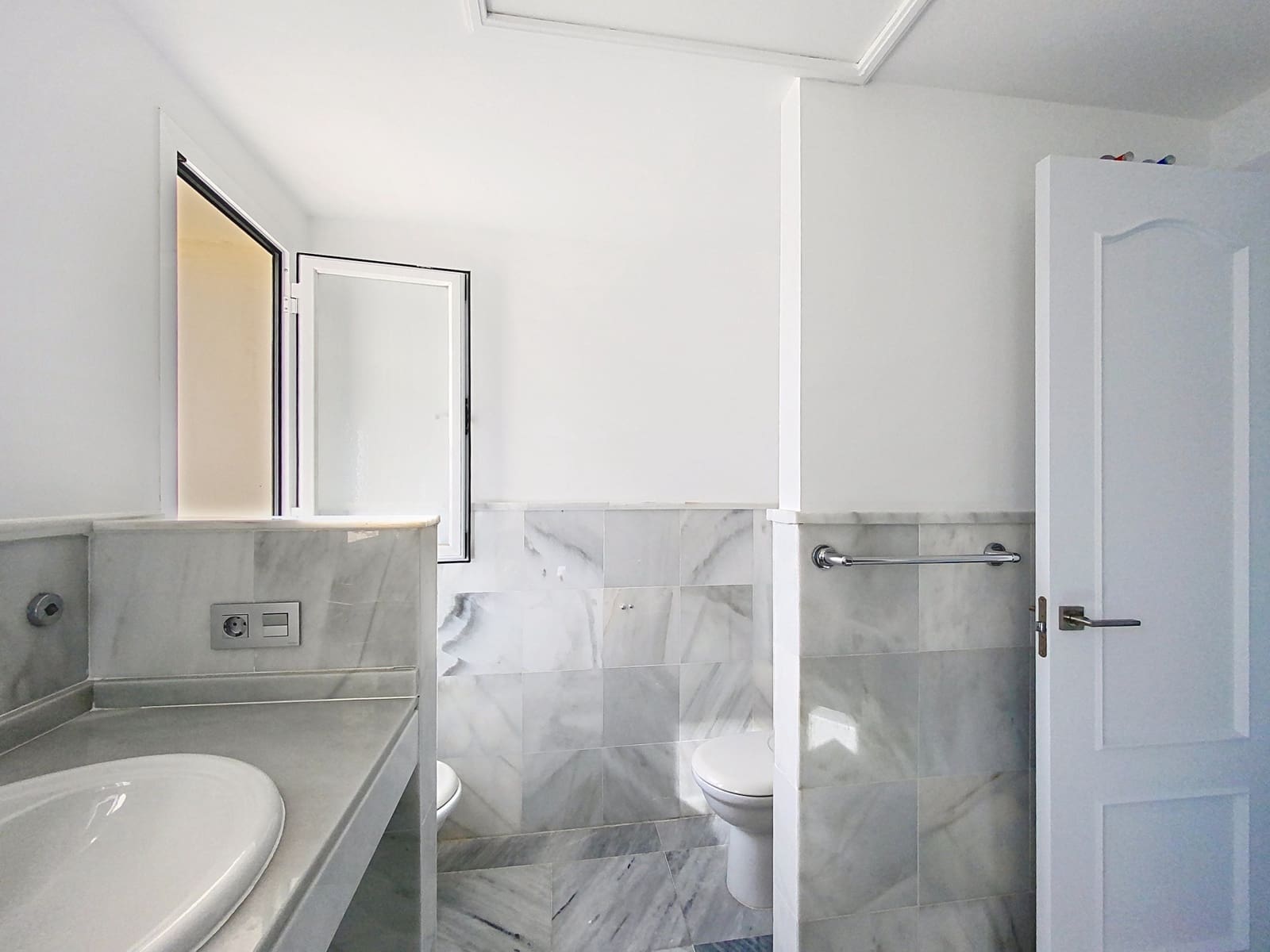 2 bedroom Apartment for sale in New Golden Mile with pool garage - € 694,000 (Ref: 9611295)
