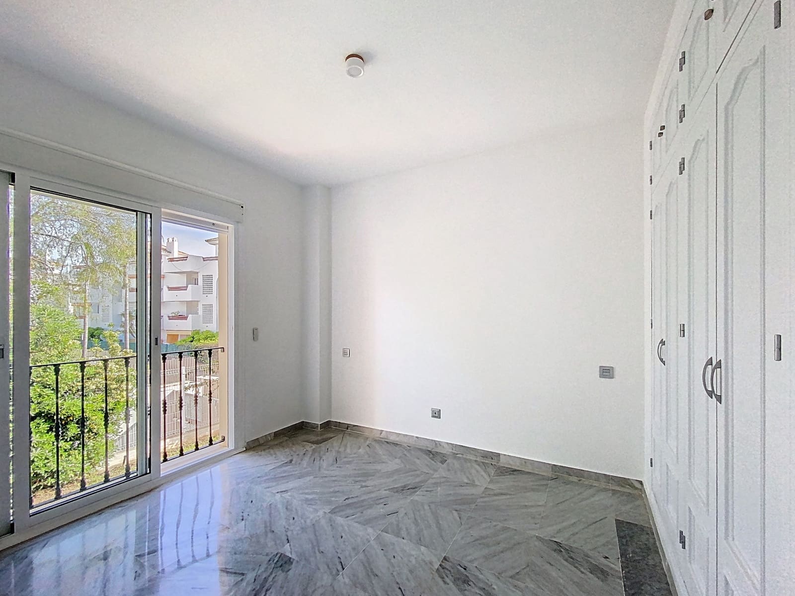 2 bedroom Apartment for sale in New Golden Mile with pool garage - € 694,000 (Ref: 9611295)