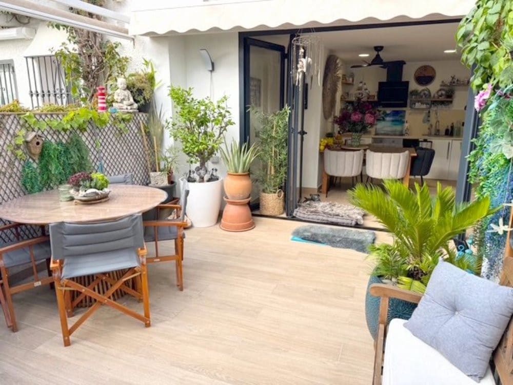 3 bedroom Townhouse for sale in Estepona with garage - € 849,000 (Ref: 9625465)