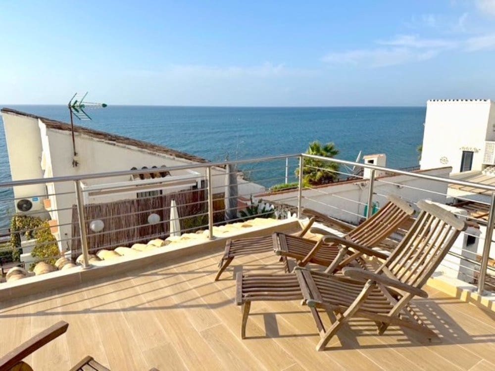 3 bedroom Townhouse for sale in Estepona with garage - € 849,000 (Ref: 9625465)
