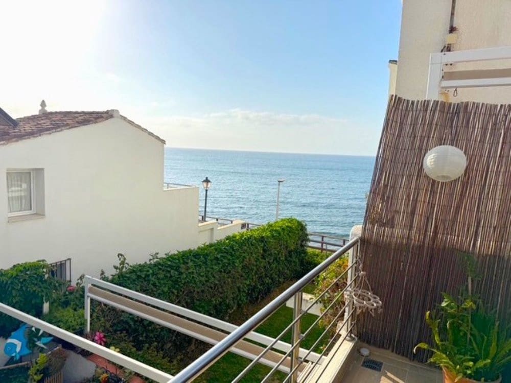 3 bedroom Townhouse for sale in Estepona with garage - € 849,000 (Ref: 9625465)
