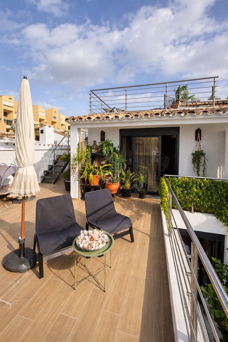3 bedroom Townhouse for sale in Estepona with garage - € 849,000 (Ref: 9625465)