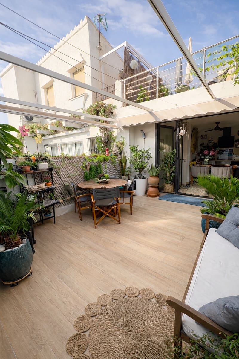 3 bedroom Townhouse for sale in Estepona with garage - € 849,000 (Ref: 9625465)