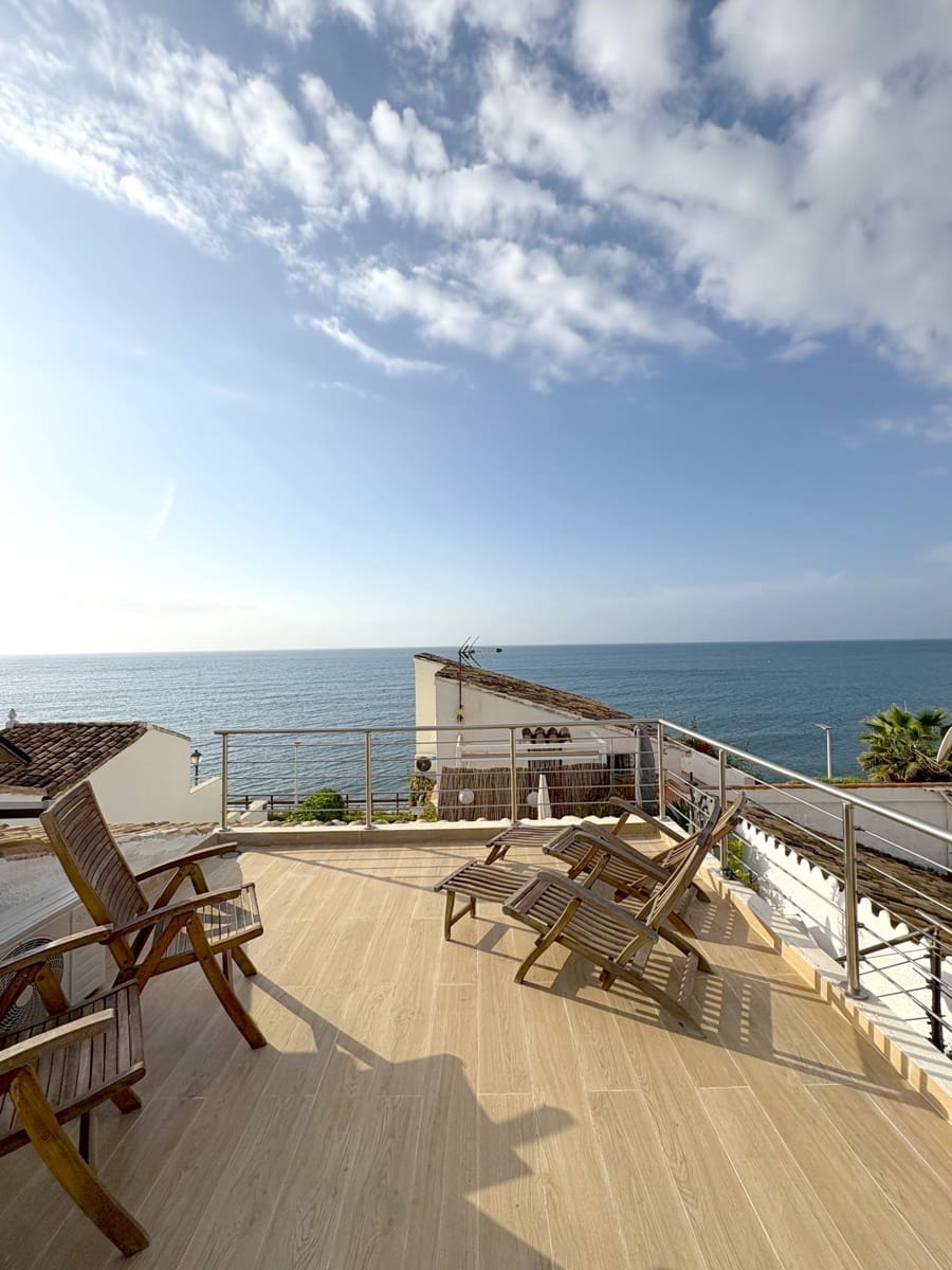 3 bedroom Townhouse for sale in Estepona with garage - € 849,000 (Ref: 9625465)