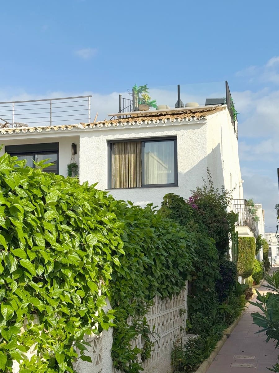 3 bedroom Townhouse for sale in Estepona with garage - € 849,000 (Ref: 9625465)