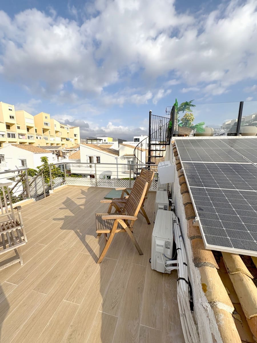 3 bedroom Townhouse for sale in Estepona with garage - € 849,000 (Ref: 9625465)