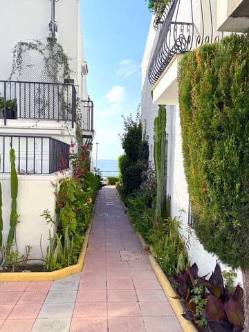 Casa de 3 habitaciones en Estepona en venta con garaje - 849.000 € (Ref: 9625465)