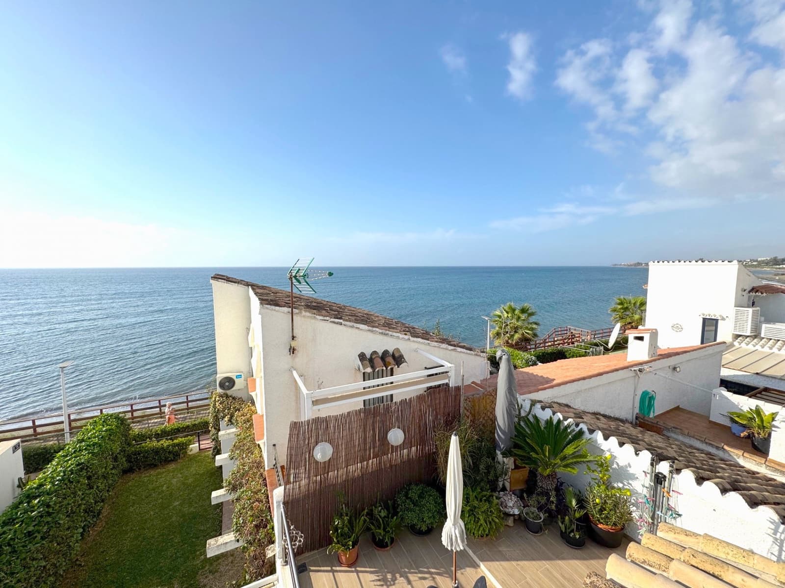 3 bedroom Townhouse for sale in Estepona with garage - € 849,000 (Ref: 9625465)