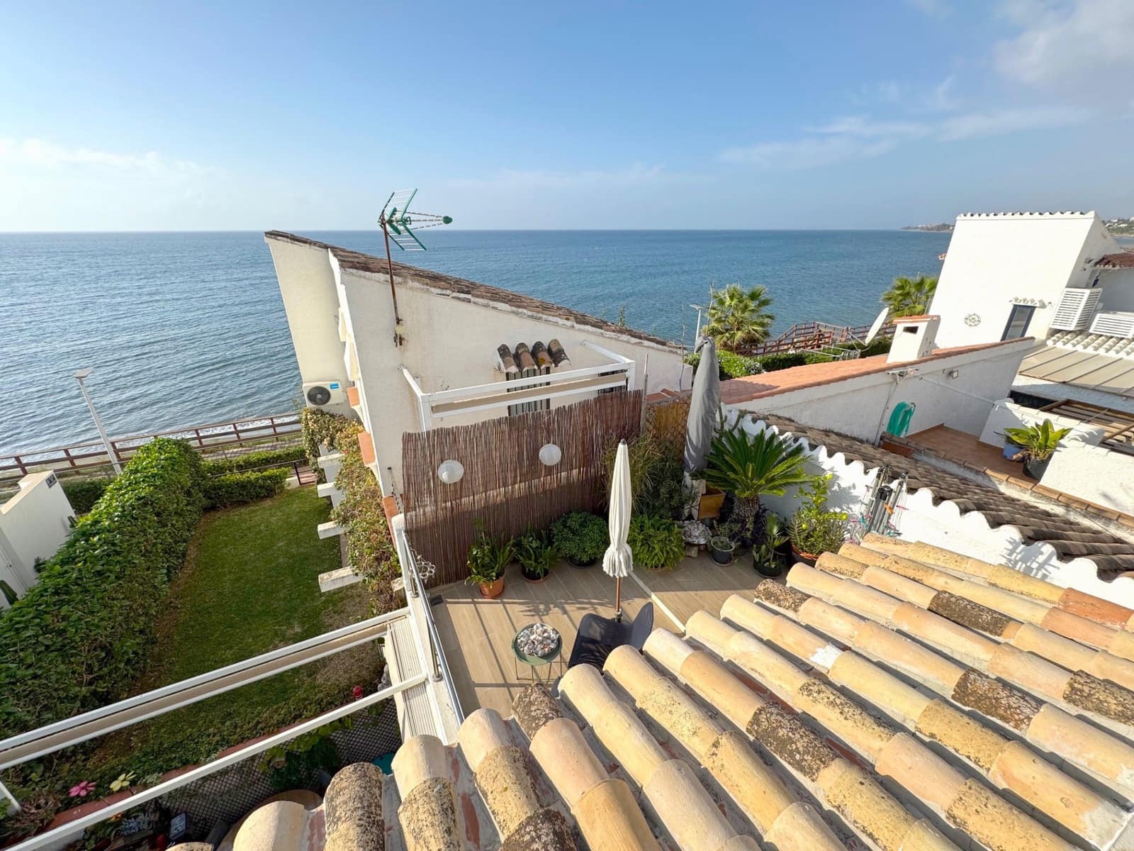3 bedroom Townhouse for sale in Estepona with garage - € 849,000 (Ref: 9625465)