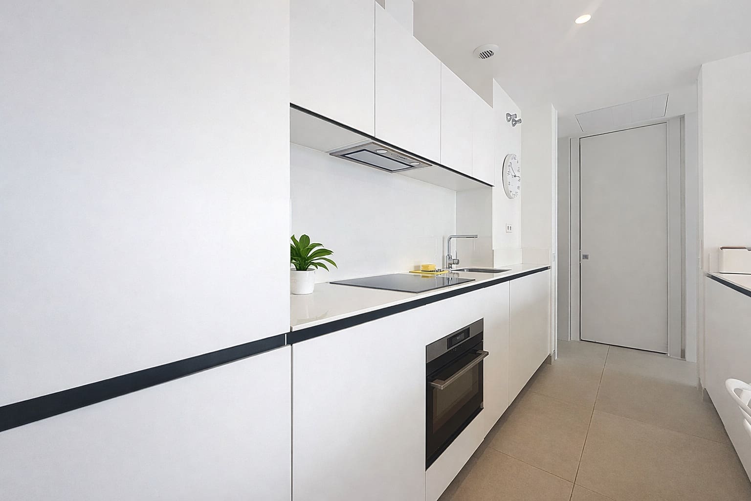 Ático de 2 habitaciones en Estepona en venta con piscina garaje - 595.000 € (Ref: 9647935)