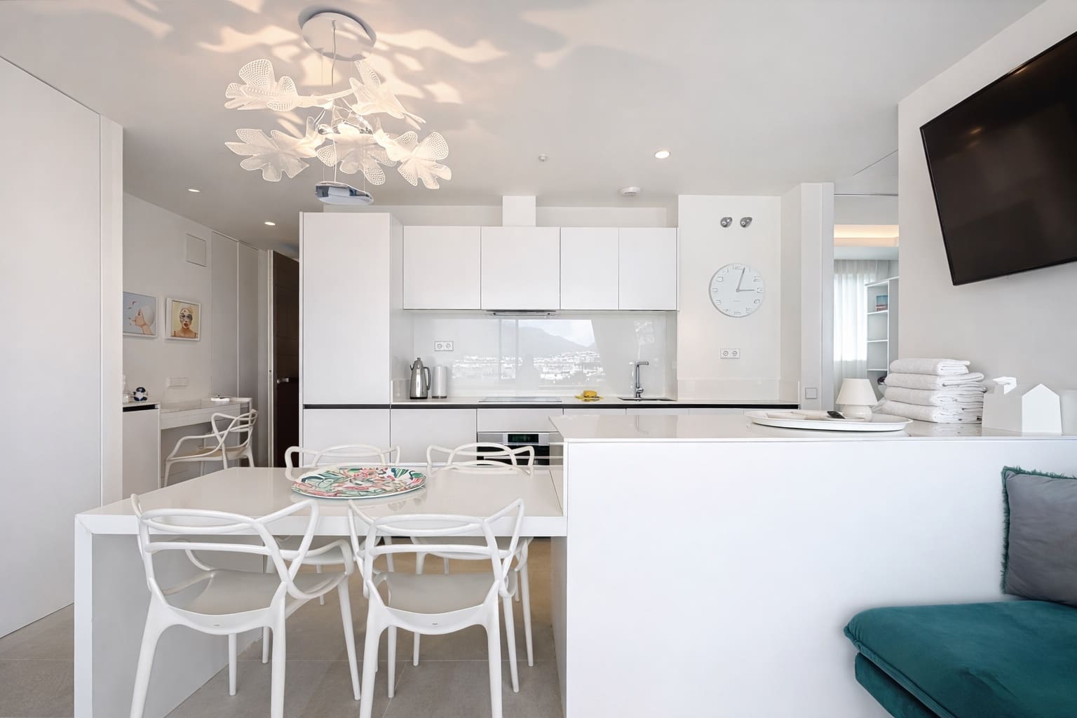 Ático de 2 habitaciones en Estepona en venta con piscina garaje - 595.000 € (Ref: 9647935)