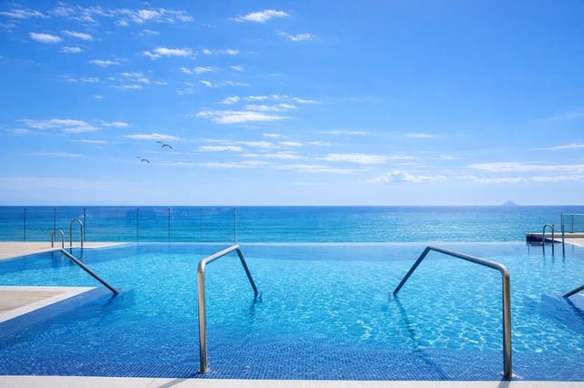 2 slaapkamer Penthouse te koop in Centro, Estepona met zwembad garage - € 595.000 (Ref: 9647935)