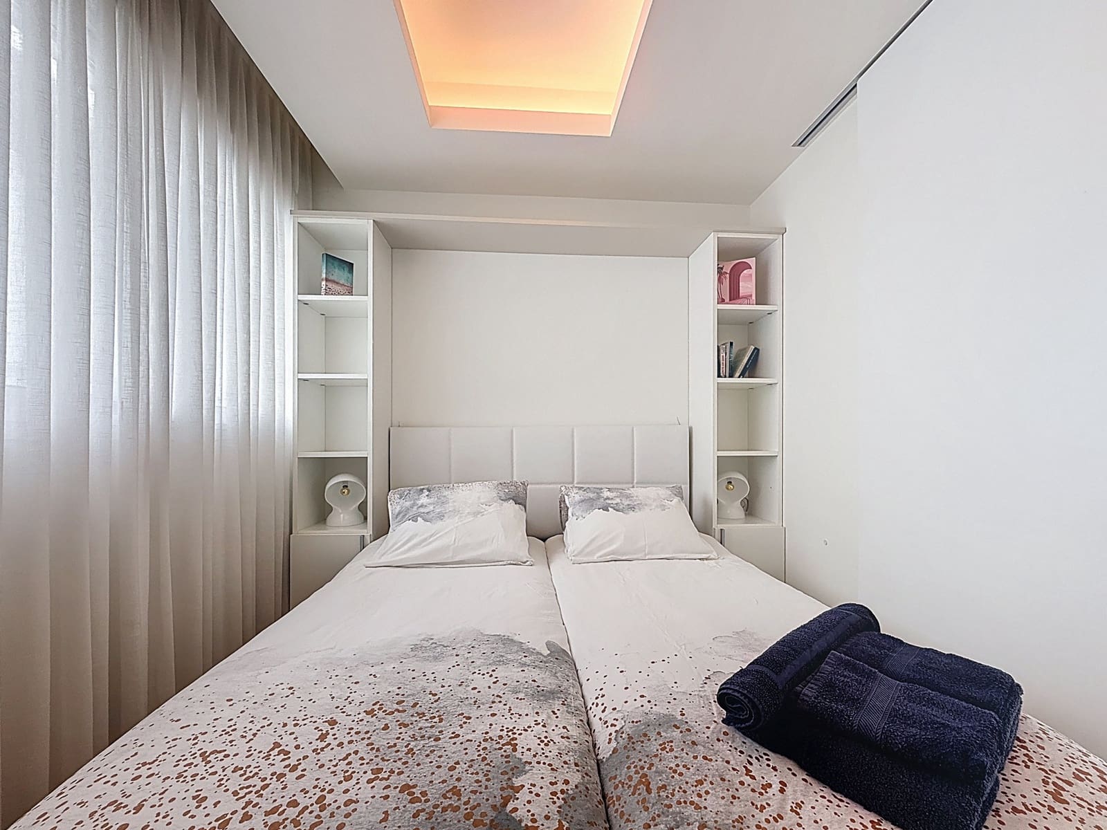 Ático de 2 habitaciones en Estepona en venta con piscina garaje - 595.000 € (Ref: 9647935)