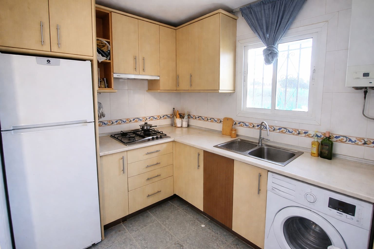 3 bedroom Villa for sale in Estepona with garage - € 290,000 (Ref: 9666184)