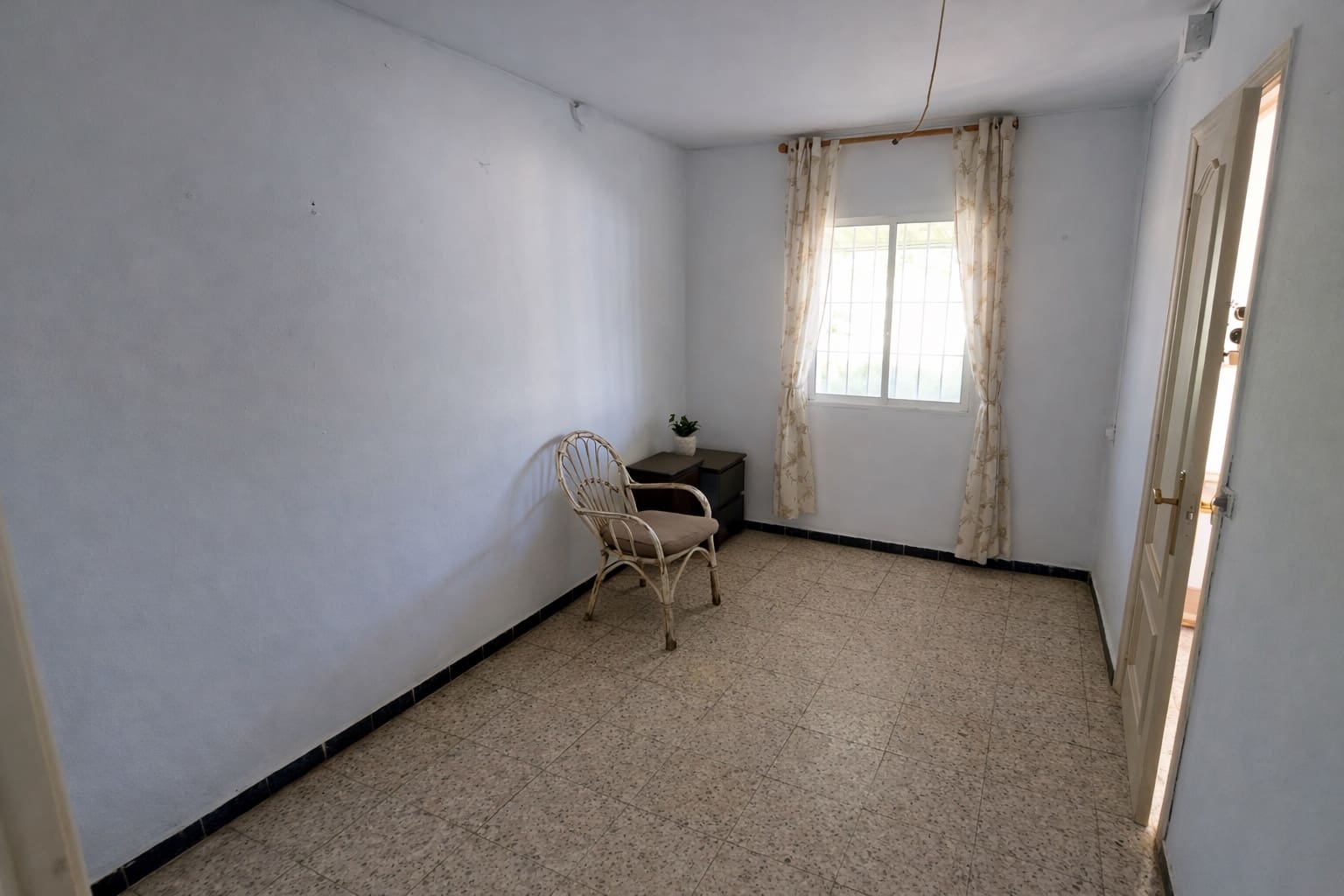 3 bedroom Villa for sale in Estepona with garage - € 290,000 (Ref: 9666184)